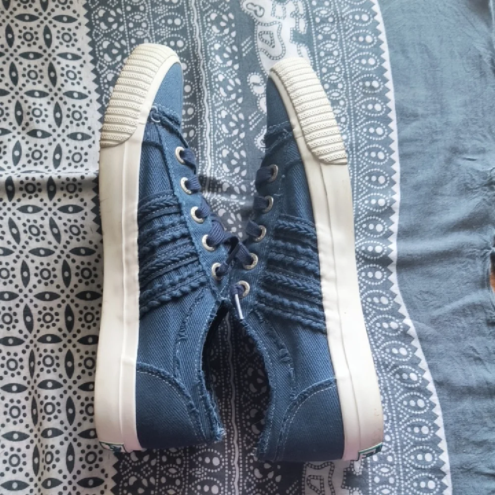 Blowfish Malibu Sneakers - Picture 7 of 7